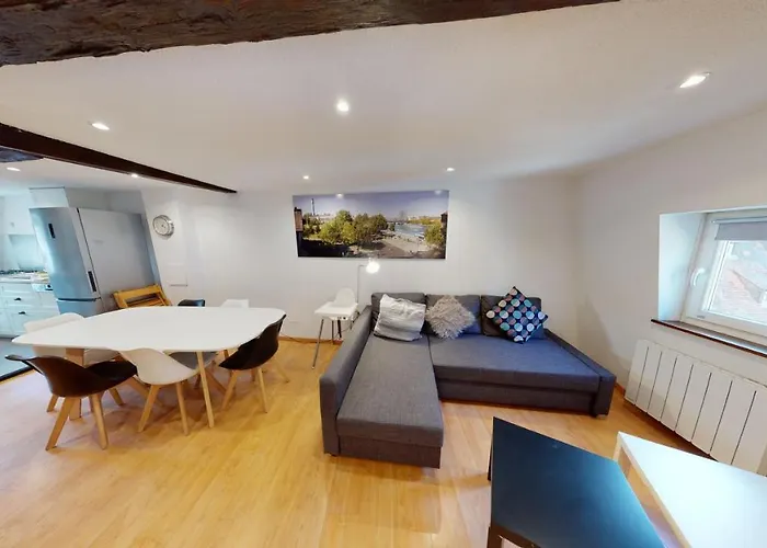 شقة Spacious Duplex Center
