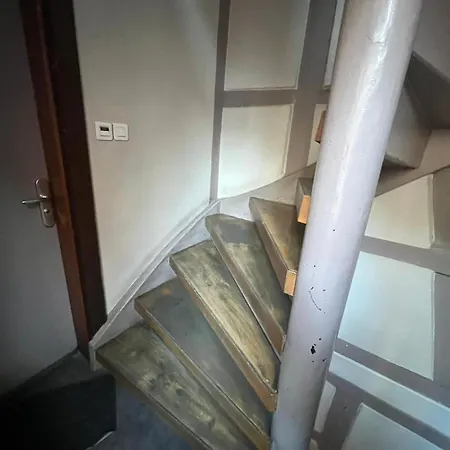 Spacious Duplex Center דירה