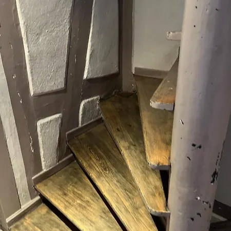 Spacious Duplex Center *